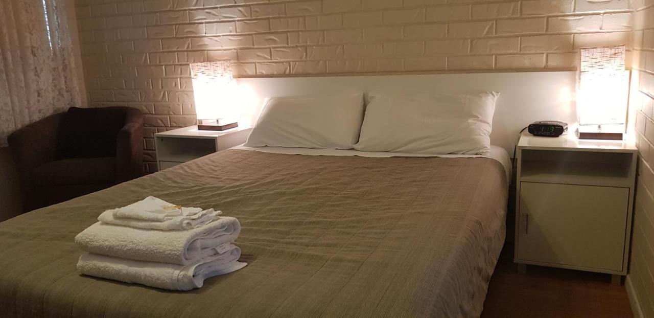 Bondi Motel Moree Bagian luar foto